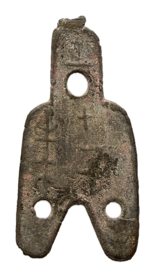 Three-hole Spade